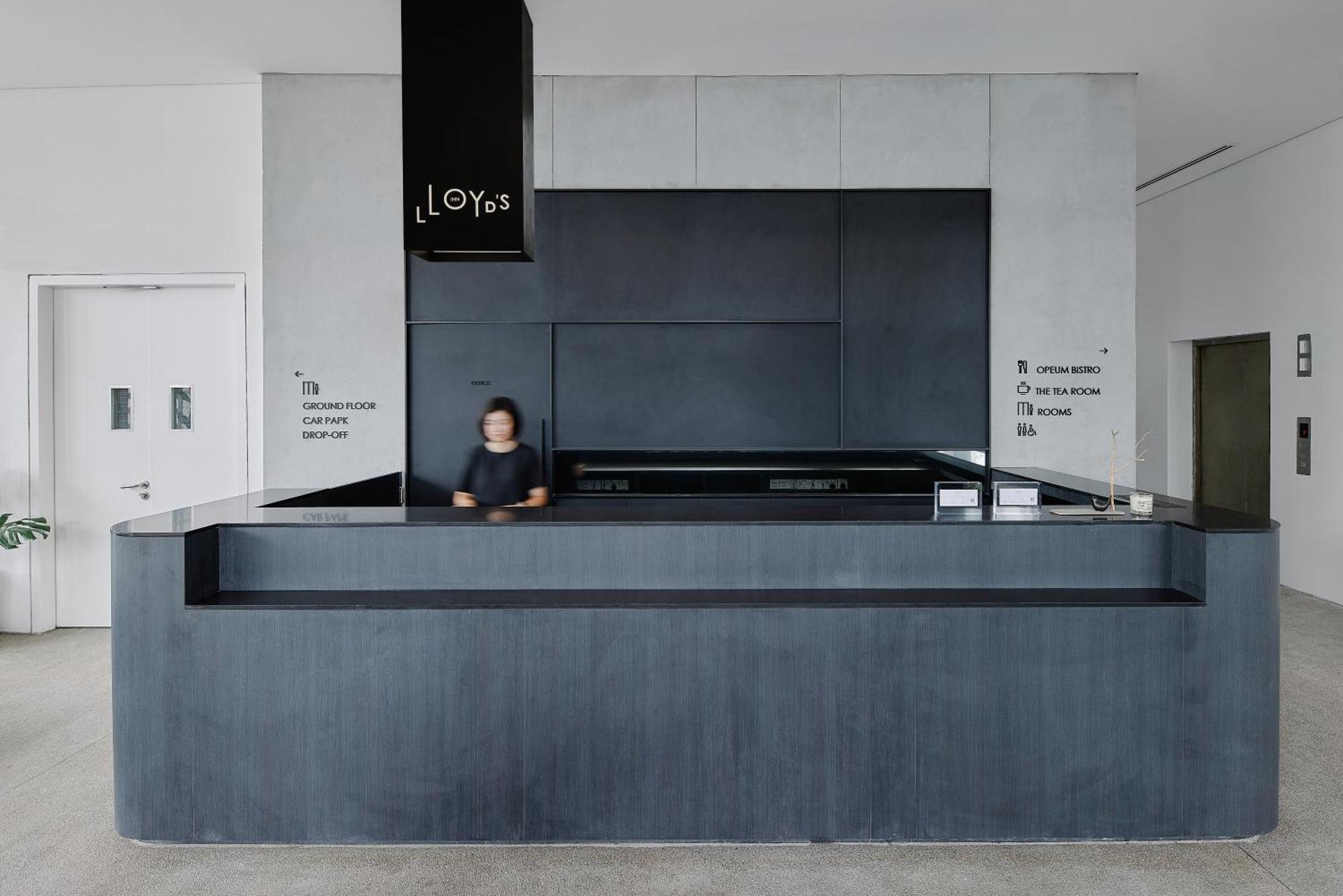 Lloyd's Hotel 4*